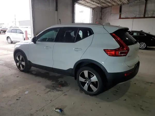 YV4162UK9K2155306 2019 VOLVO XC40 - Image 2