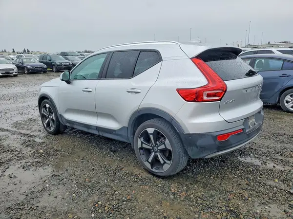 YV4162UK9K2156469 2019 VOLVO XC40 - Image 2