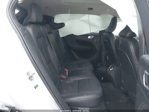 YV4162UK9L2270554 2020 VOLVO XC40 - Image 8