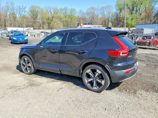 YV4162UK9L2277066 2020 VOLVO XC40 - Image 2