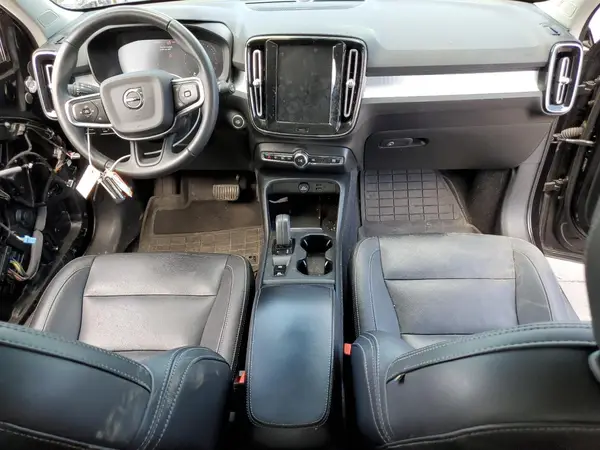 YV4162UK9M2396673 2021 VOLVO XC40 - Image 8