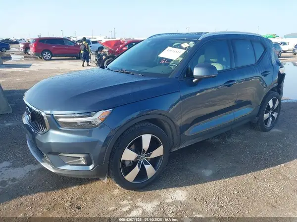 YV4162UK9M2414766 2021 VOLVO XC40 - Image 2