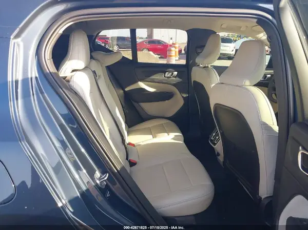 YV4162UK9M2414766 2021 VOLVO XC40 - Image 8