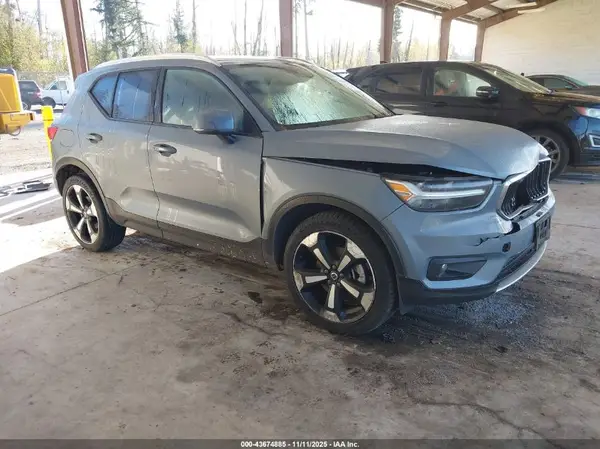 YV4162UK9M2420714 2021 VOLVO XC40 - Image 1