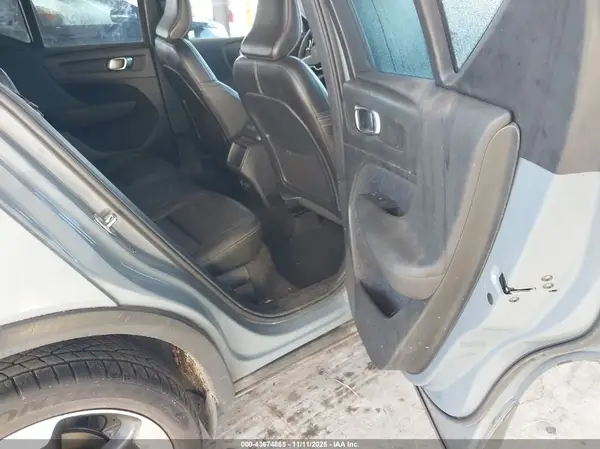 YV4162UK9M2420714 2021 VOLVO XC40 - Image 8