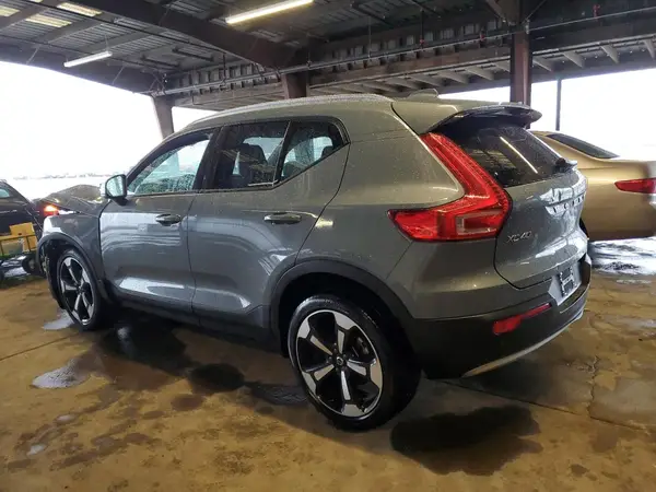 YV4162UK9M2423340 2021 VOLVO XC40 - Image 2