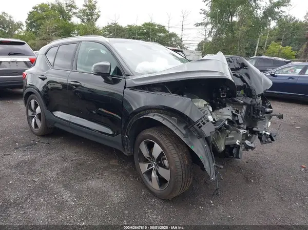 YV4162UK9M2432149 2021 VOLVO XC40 - Image 1