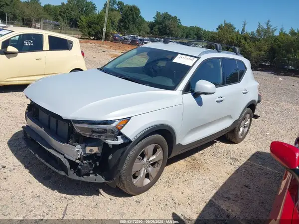 YV4162UK9M2458993 2021 VOLVO XC40 - Image 2