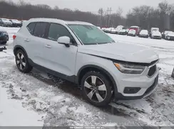 YV4162UK9M2471033 2021 VOLVO XC40