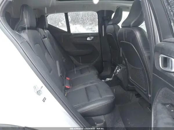 YV4162UK9M2471033 2021 VOLVO XC40 - Image 8