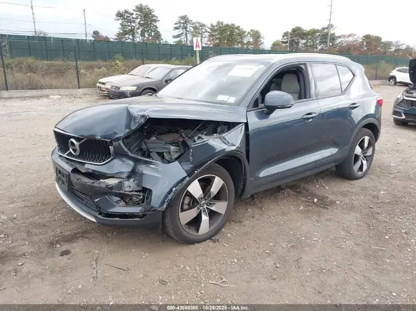 YV4162UK9M2563811 2021 VOLVO XC40 - Image 2