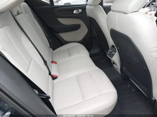 YV4162UK9M2563811 2021 VOLVO XC40 - Image 8
