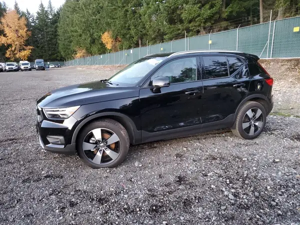 YV4162UK9N2650822 2022 VOLVO XC40 - Image 1