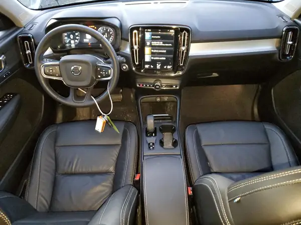 YV4162UK9N2650822 2022 VOLVO XC40 - Image 8