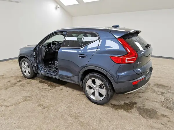 YV4162UK9N2747891 2022 VOLVO XC40 - Image 2