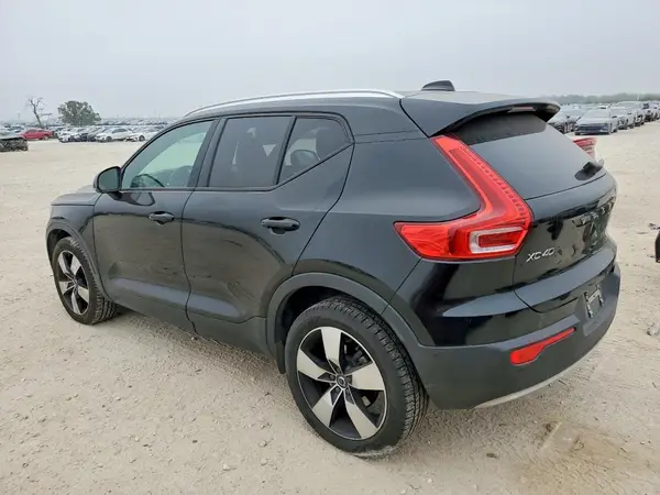 YV4162UKXK2059765 2019 VOLVO XC40 - Image 2