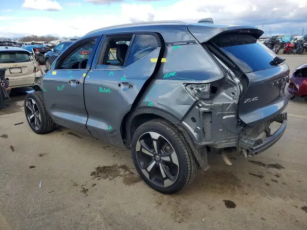 YV4162UKXK2139776 2019 VOLVO XC40 - Image 2