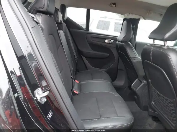 YV4162UKXL2184671 2020 VOLVO XC40 - Image 8