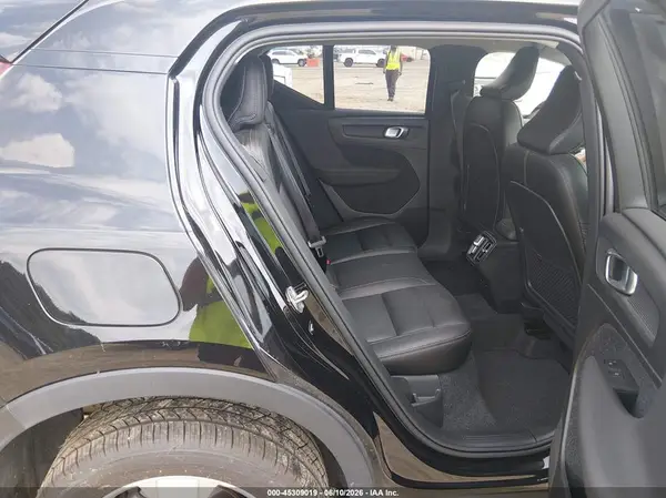 YV4162UKXM2435111 2021 VOLVO XC40 - Image 8
