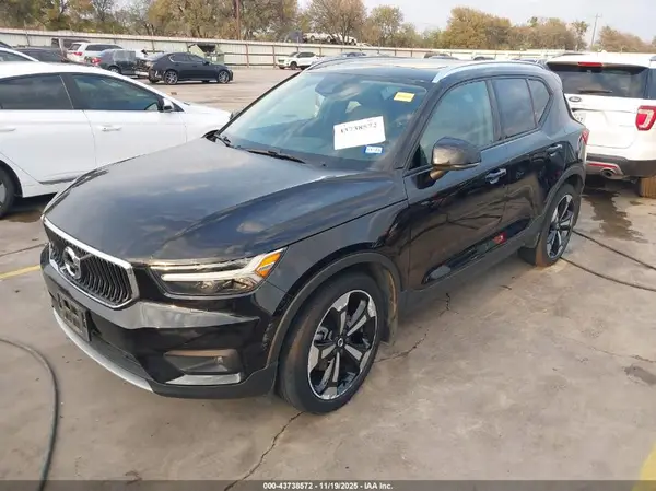 YV4162UKXM2455746 2021 VOLVO XC40 - Image 2