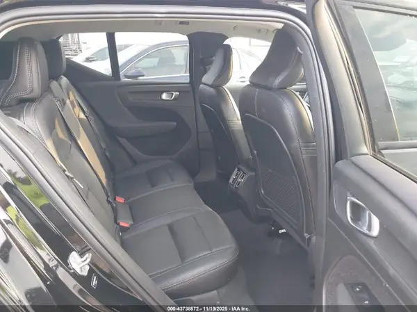 YV4162UKXM2455746 2021 VOLVO XC40 - Image 8