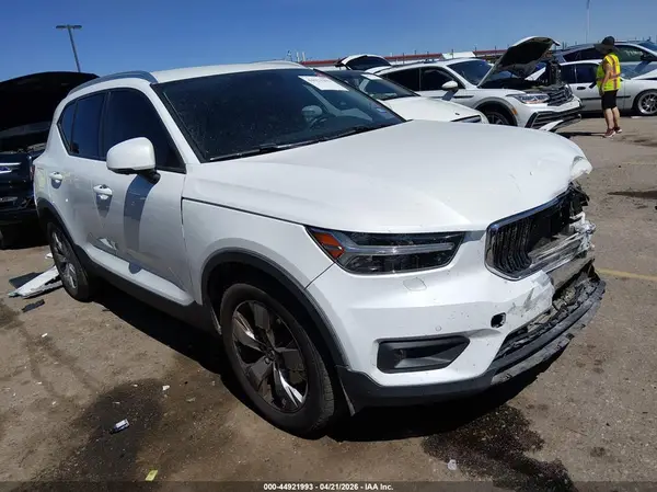 YV4162UKXM2576910 2021 VOLVO XC40 - Image 1