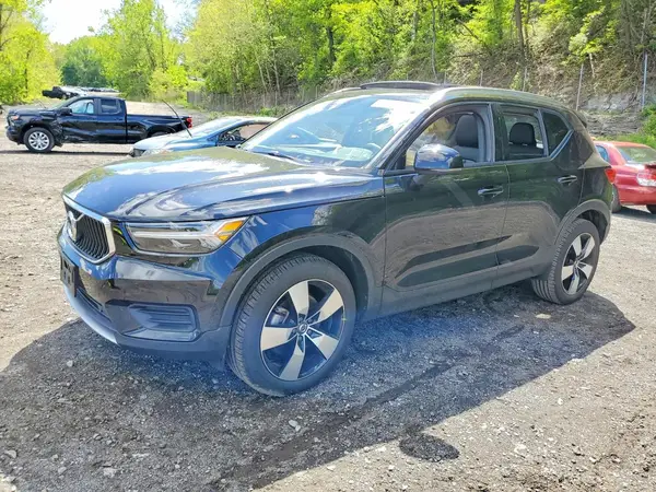 YV4162UKXN2739251 2022 VOLVO XC40 - Image 1