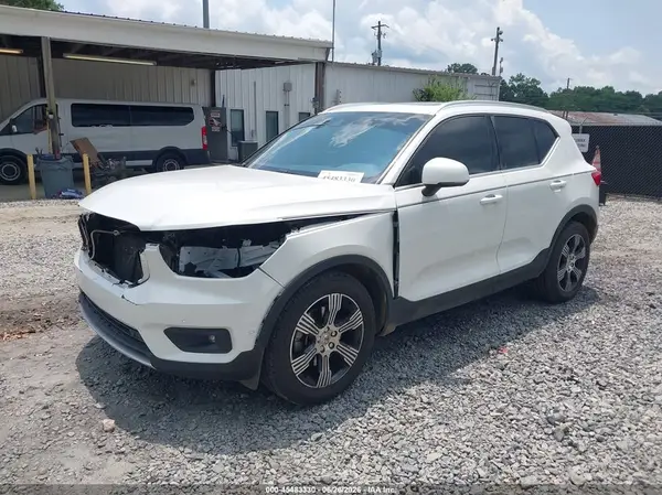 YV4162UL0K2114023 2019 VOLVO XC40 - Image 2