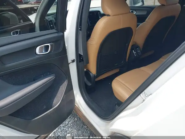 YV4162UL0K2114023 2019 VOLVO XC40 - Image 8