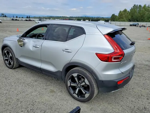 YV4162UL0K2115902 2019 VOLVO XC40 - Image 2