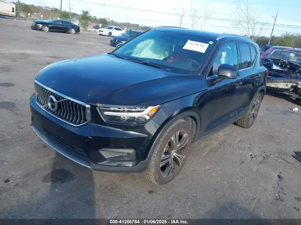 YV4162UL0M2457000 2021 VOLVO XC40 - Image 2