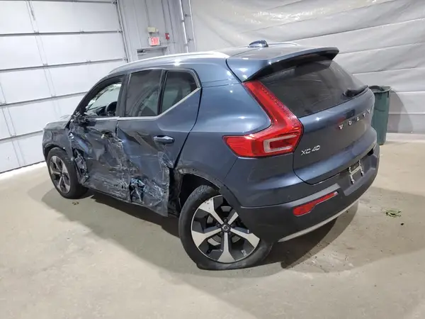 YV4162UL0M2491616 2021 VOLVO XC40 - Image 2