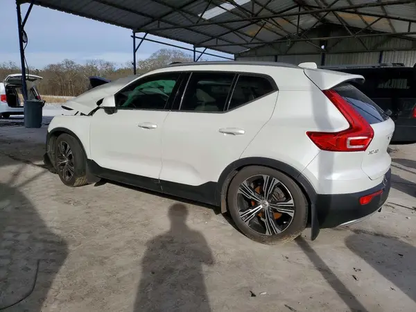 YV4162UL0N2653729 2022 VOLVO XC40 - Image 2