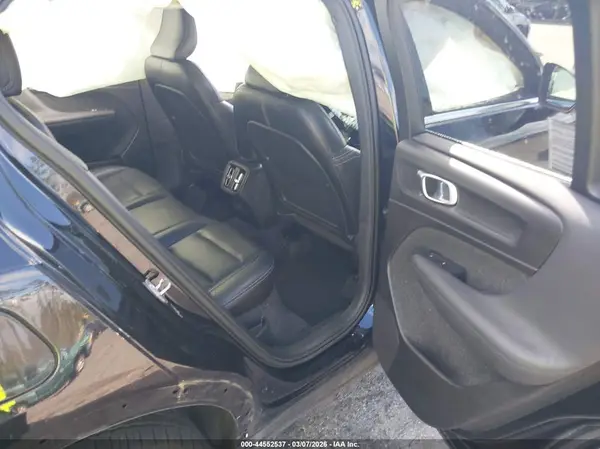 YV4162UL1K2124432 2019 VOLVO XC40 - Image 8