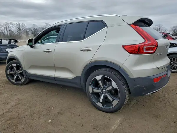 YV4162UL1K2136788 2019 VOLVO XC40 - Image 2