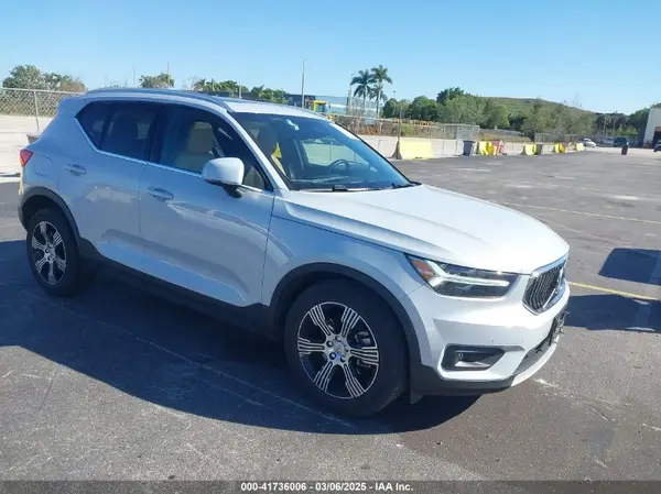 YV4162UL1L2186530 2020 VOLVO XC40 - Image 1