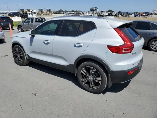 YV4162UL1L2289771 2020 VOLVO XC40 - Image 2