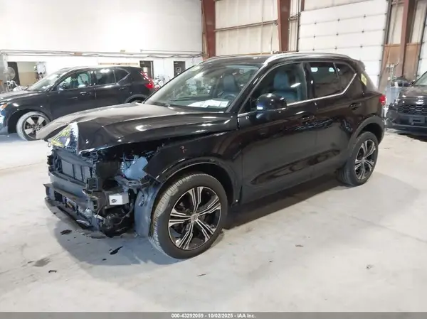 YV4162UL1L2342260 2020 VOLVO XC40 - Image 2