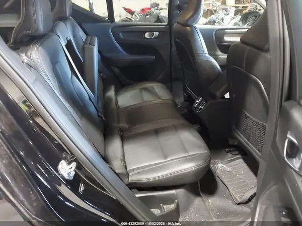 YV4162UL1L2342260 2020 VOLVO XC40 - Image 8