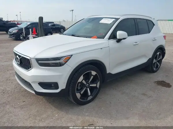 YV4162UL2K2055797 2019 VOLVO XC40 - Image 2