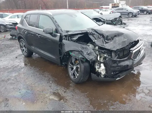 YV4162UL2K2077802 2019 VOLVO XC40 - Image 1