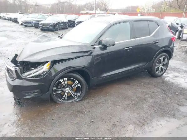 YV4162UL2K2077802 2019 VOLVO XC40 - Image 2