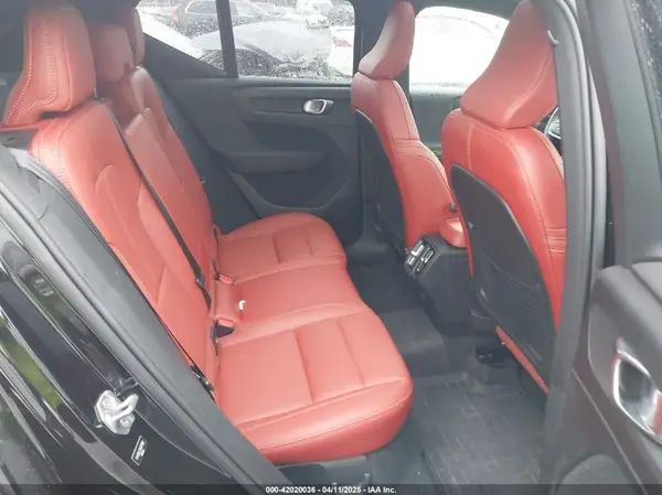 YV4162UL2K2077802 2019 VOLVO XC40 - Image 8