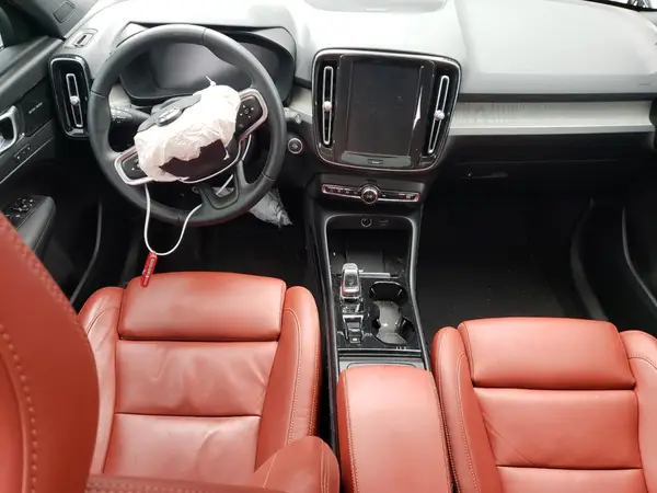 YV4162UL2K2091814 2019 VOLVO XC40 - Image 8
