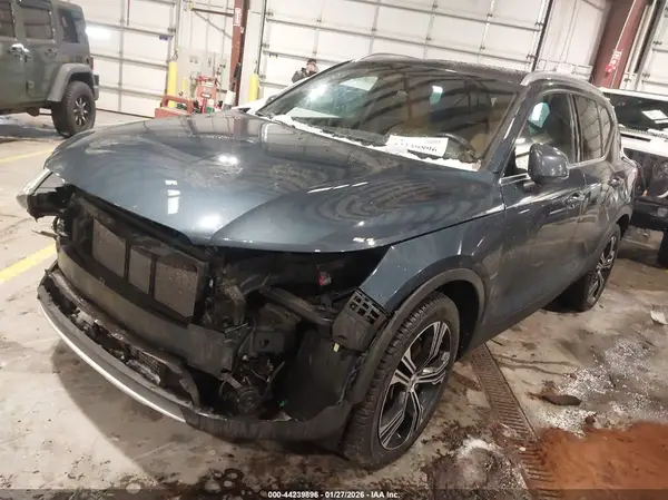 YV4162UL2L2225223 2020 VOLVO XC40 - Image 2