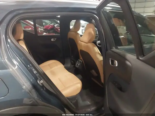 YV4162UL2L2225223 2020 VOLVO XC40 - Image 8