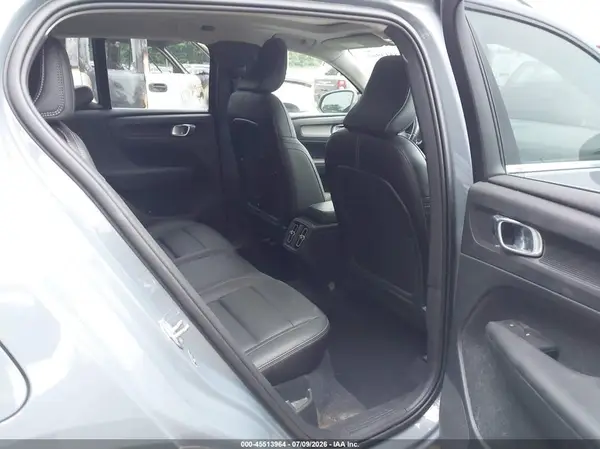 YV4162UL2L2240935 2020 VOLVO XC40 - Image 8