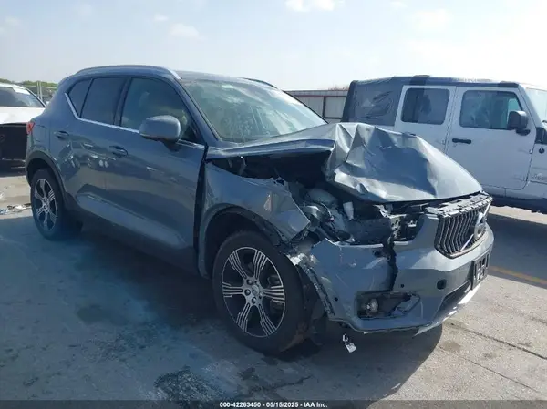 YV4162UL2L2306951 2020 VOLVO XC40 - Image 1