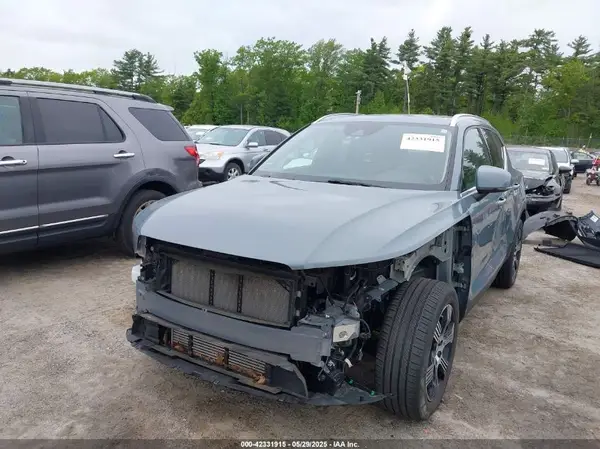 YV4162UL2M2432602 2021 VOLVO XC40 - Image 2