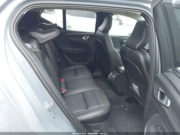 YV4162UL2M2432602 2021 VOLVO XC40 - Image 8